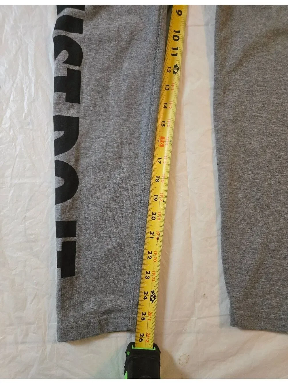 Nike Just Do It Gray Leggings – Women’s Size M